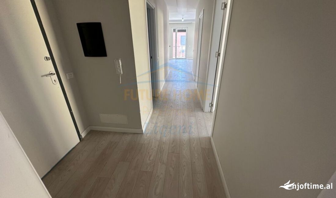 Shtepi ne shitje Apartament ne Tirane, 2+1, Mobilimi Bosh, pa mobiluar, Pagesa 250,000  Euro.