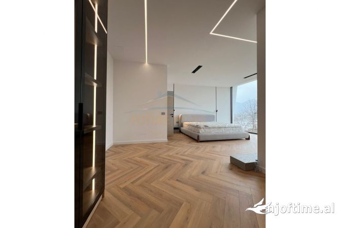 Shtepi ne shitje Vila Luksoze ne Tirane, 4+1, Mobilimi Pjeserisht e mobiluar, Pagesa 850,000  Euro.