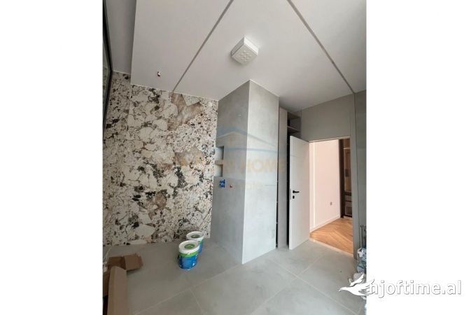 Shtepi ne shitje Vila Luksoze ne Tirane, 4+1, Mobilimi Pjeserisht e mobiluar, Pagesa 850,000  Euro.