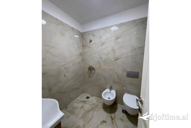 Shtepi ne shitje Apartament ne Tirane, 3+1, Mobilimi E mobiluar, Pagesa 210,000  Euro.