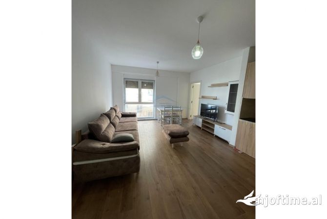 Shtepi ne shitje Apartament ne Tirane, 3+1, Mobilimi E mobiluar, Pagesa 210,000  Euro.