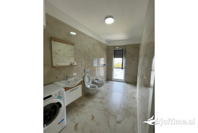 Shtepi ne shitje Apartament ne Tirane, 3+1, Mobilimi E mobiluar, Pagesa 210,000  Euro.