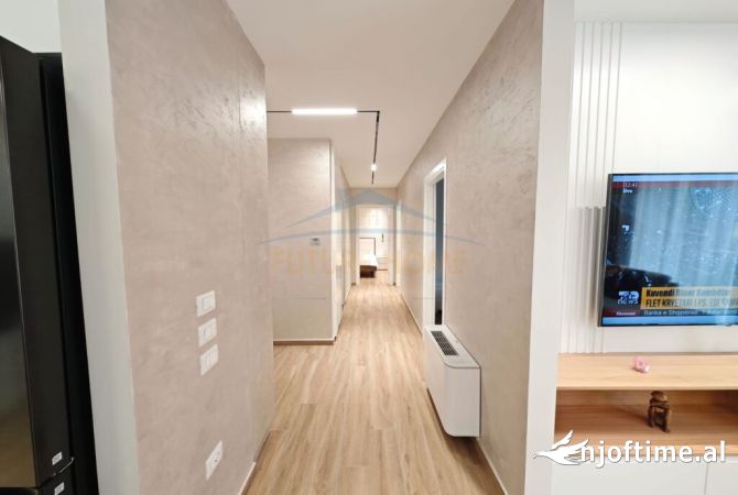 Shtepi ne shitje Apartament ne Tirane, 3+1, Mobilimi E mobiluar, Pagesa 300,000  Euro.