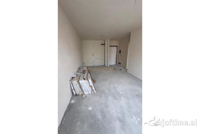 Shtepi ne shitje Apartament ne Tirane, 2+1, Mobilimi Bosh, pa mobiluar, Pagesa 155,000  Euro.