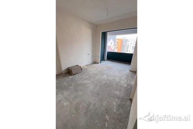 Shtepi ne shitje Apartament ne Tirane, 2+1, Mobilimi Bosh, pa mobiluar, Pagesa 155,000  Euro.