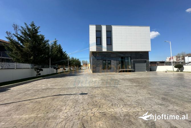 Ambient biznesi me qera 3+1 ne Tirane - 15,000 Euro
