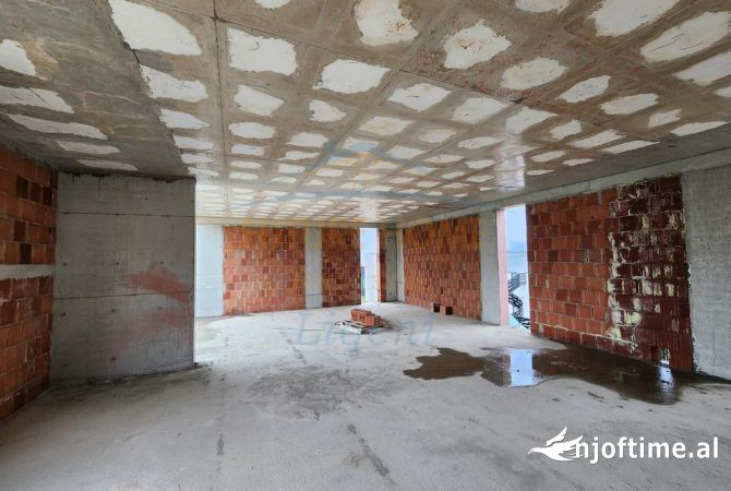 Shtepi ne shitje Vila Luksoze ne Tirane, 5+1, Mobilimi Bosh, pa mobiluar, Pagesa 950,000  Euro.