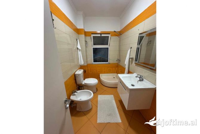 Shtepi ne shitje Apartament ne Tirane, 2+1, Mobilimi E mobiluar, Pagesa 138,000  Euro.
