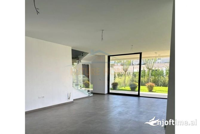 Shtepi ne shitje Vila Luksoze ne Durres, 5+1, Mobilimi Bosh, pa mobiluar, Pagesa 720,000  Euro.