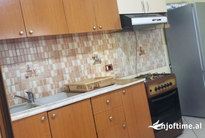 Shtepi me qera 1+1 ne Tirane - 27,000 Leke