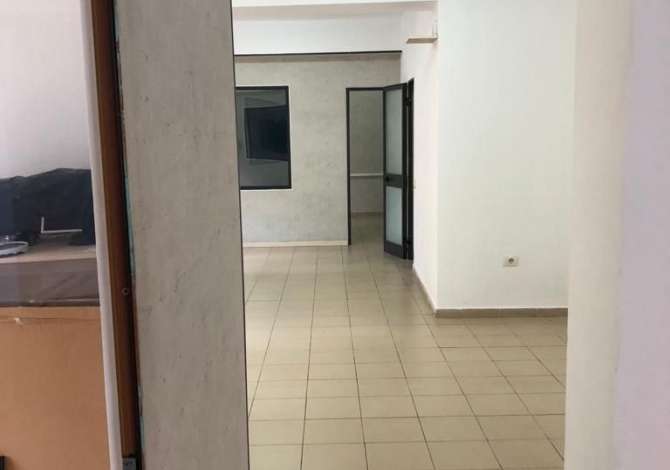 Jepet dyqan me qera,Pazari I Ri sheshi Avni Rustemi 