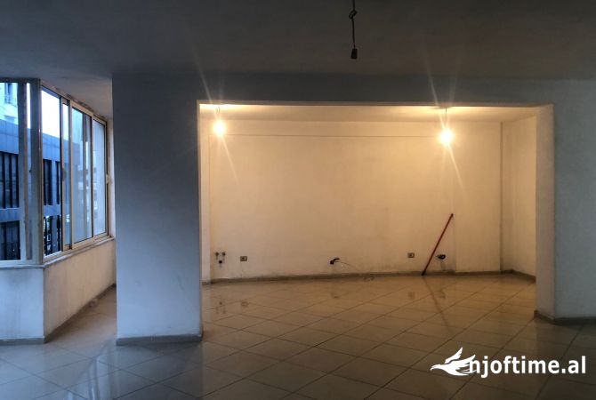 Ambient biznesi me qera 3+1 ne Tirane - 400 Euro
