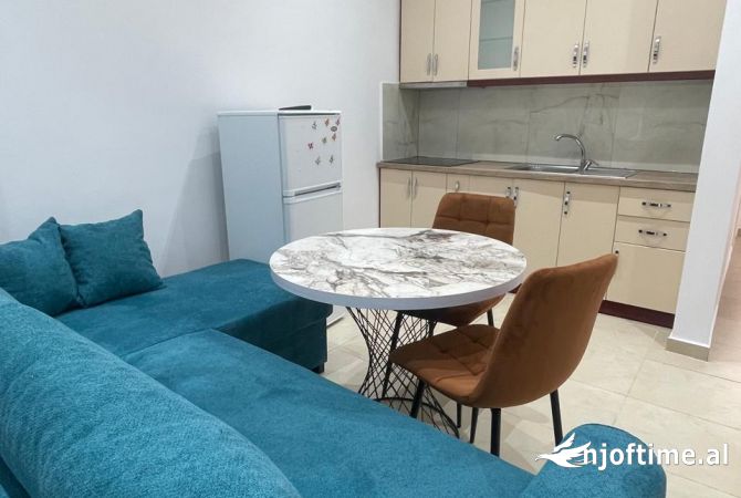 Shtepi me qera 1+1 ne Tirane - 42,000 Leke