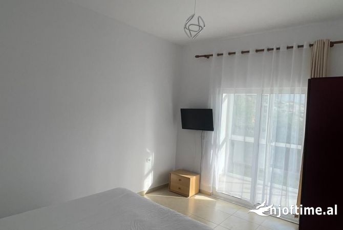 Shtepi me qera 1+1 ne Tirane - 42,000 Leke