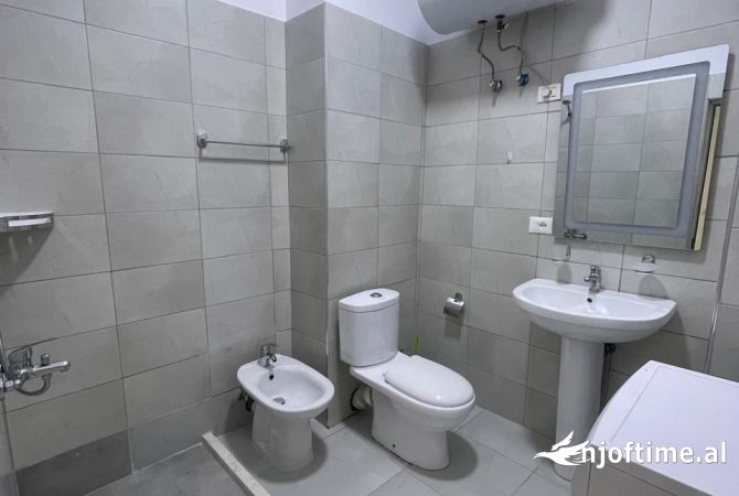 Shtepi me qera 1+1 ne Tirane - 42,000 Leke