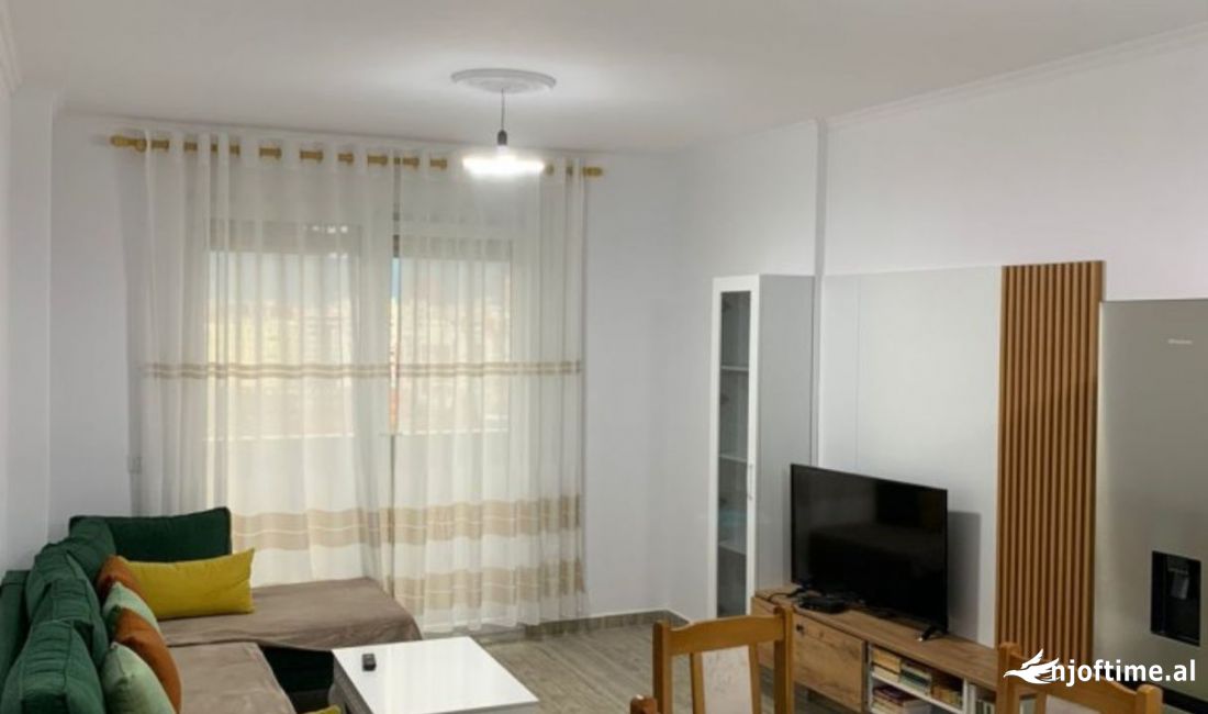 Shtepi me qera Apartament ne Tirane, 1+1, Mobilimi E mobiluar, Pagesa 550  Euro.