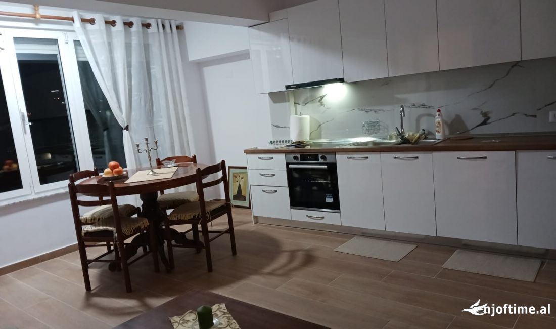 Shtepi me qera Apartament ne Tirane, 1+1, Mobilimi E mobiluar, Pagesa 550  Euro.