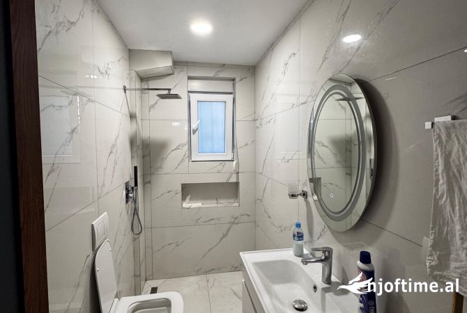 Shtepi me qera Apartament ne Tirane, 2+1, Mobilimi E mobiluar, Pagesa 700  Euro.