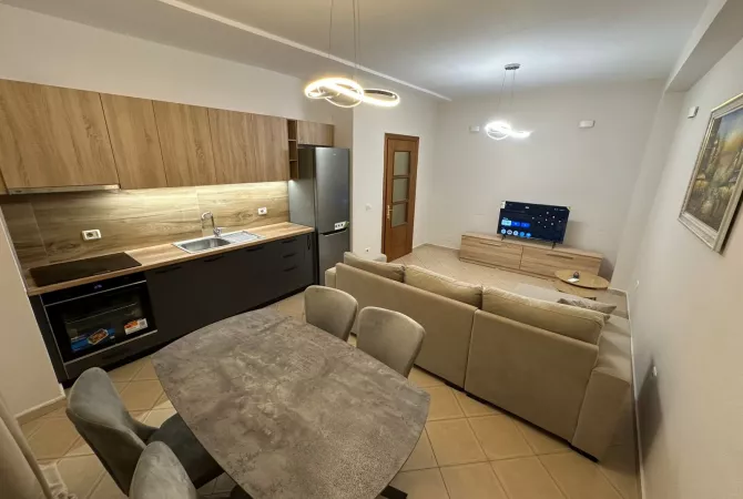 Shtepi me qera 2+1 ne Tirane - 55,000 Leke