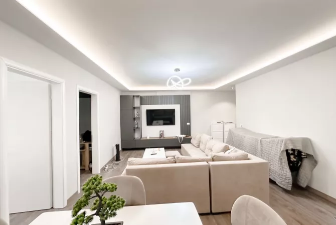 Shtepi me qera 2+1 ne Tirane - 700 Euro