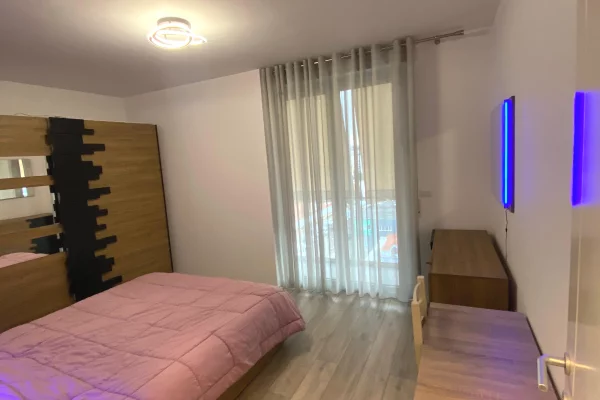 Shtepi me qera 2+1 ne Tirane - 800 Euro