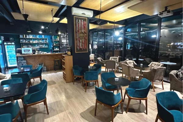 Ambient biznesi me qera 2+1 ne Tirane - 1,500 Euro