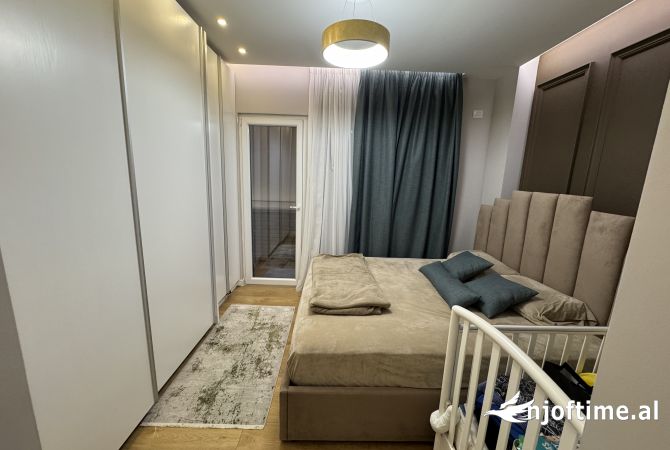 Shtepi ne shitje Apartament ne Tirane, 2+1, Mobilimi E mobiluar, Pagesa 250,000  Euro.