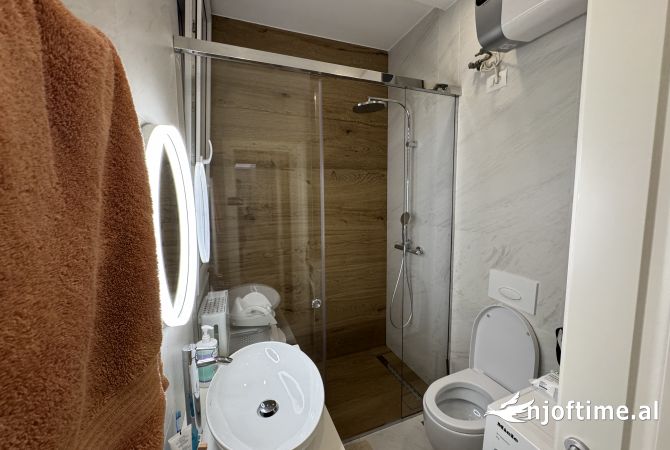 Shtepi ne shitje Apartament ne Tirane, 2+1, Mobilimi E mobiluar, Pagesa 250,000  Euro.