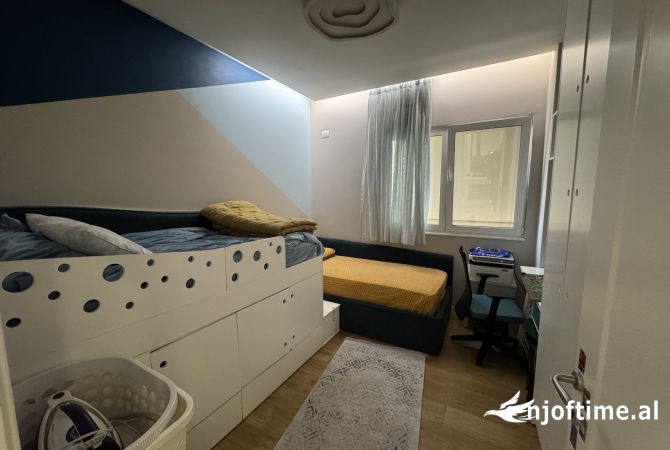 Shtepi ne shitje Apartament ne Tirane, 2+1, Mobilimi E mobiluar, Pagesa 250,000  Euro.
