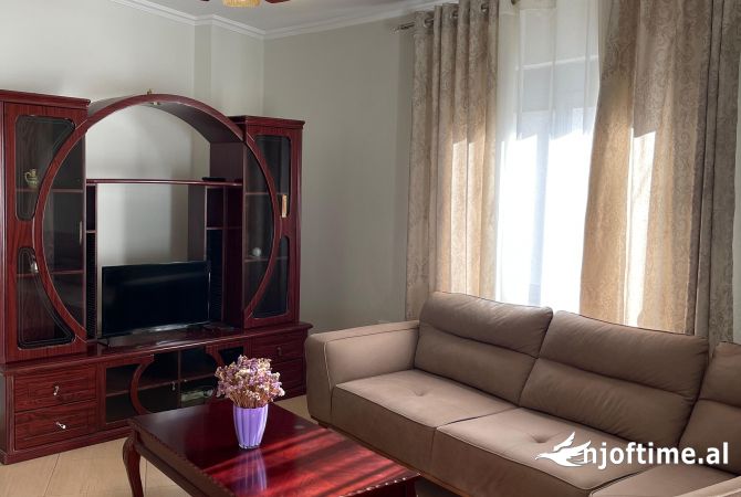 Shtepi me qera 2+1 ne Tirane - 460 Euro