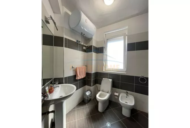 Shtepi me qera 3+1 ne Tirane - 1,200 Euro