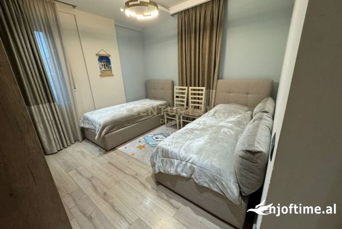 Shtepi ne shitje Apartament ne Tirane, 2+1, Mobilimi E mobiluar, Pagesa 245,000  Euro.