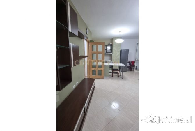 Shtepi ne shitje Apartament ne Tirane, 2+1, Mobilimi E mobiluar, Pagesa 124,000  Euro.