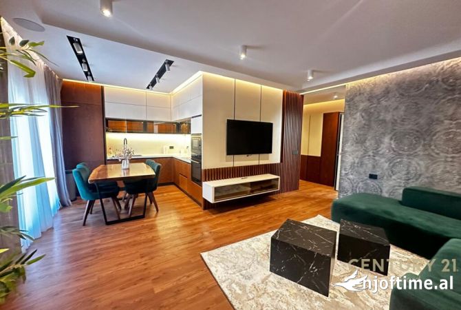 Shtepi ne shitje Penthose(kati i fundit panoramik) ne Tirane, 3+1, Mobilimi E mobiluar, Pagesa 360,000  Euro.