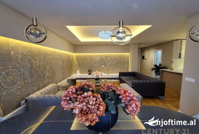 Shtepi ne shitje Apartament ne Tirane, 3+1, Mobilimi E mobiluar, Pagesa 350,000  Euro.