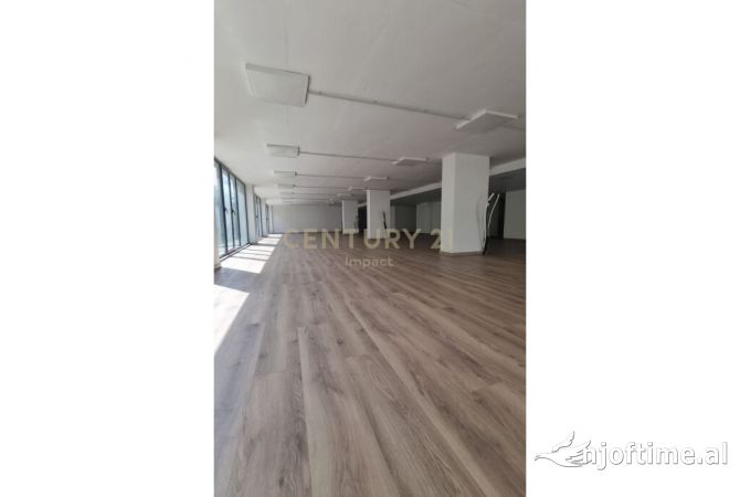 AMBJENT KOMERCIAL 550m2 NE SHITJE 715,000 Euro