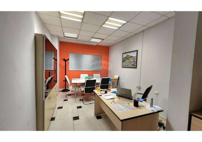 Ambient biznesi me qera 3+1 ne Tirane - 3,000 Euro