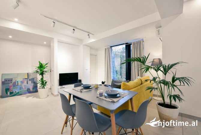 Shtepi me qera Apartament ne Tirane, Garsoniere, Mobilimi E mobiluar, Pagesa 60,000  Leke.