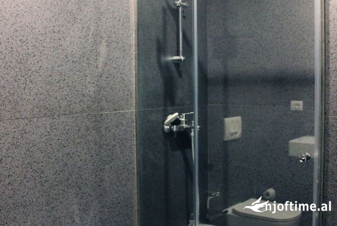 Shtepi me qera Apartament ne Tirane, Garsoniere, Mobilimi E mobiluar, Pagesa 60,000  Leke.