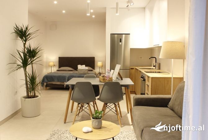 Shtepi me qera Apartament ne Tirane, Garsoniere, Mobilimi E mobiluar, Pagesa 60,000  Leke.