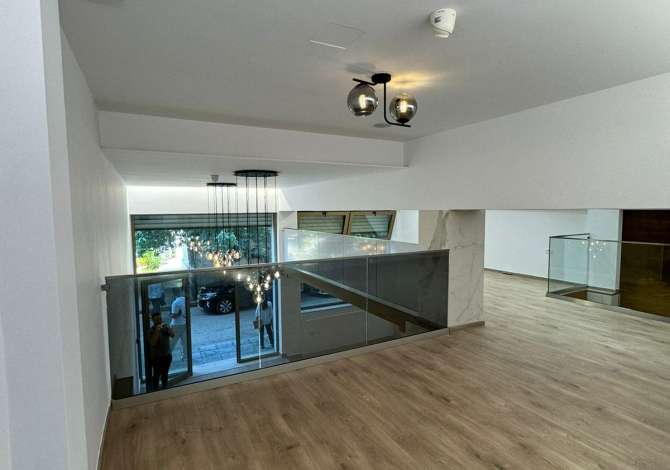 SHITET AMBJENT BIZNESI 80M2 KOMUNA E PARISIT