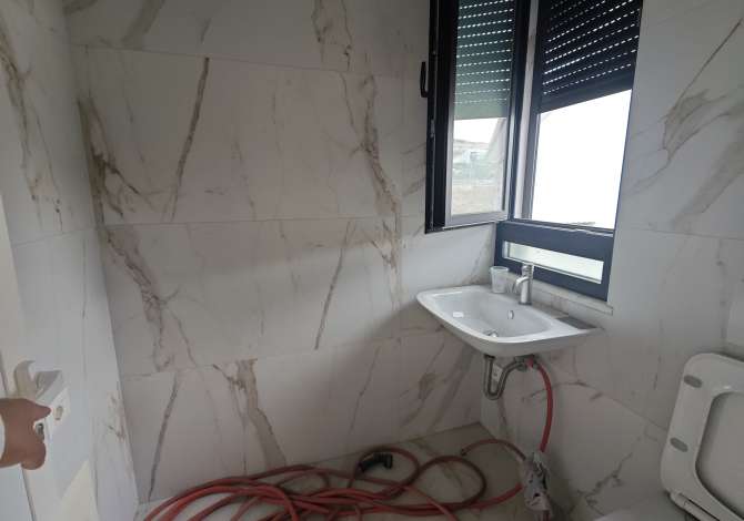 AMBJENT BIZNESI PER QIRA