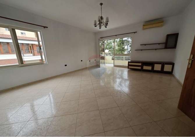 Ambient biznesi me qera 3+1 ne Tirane - 1,000 Euro
