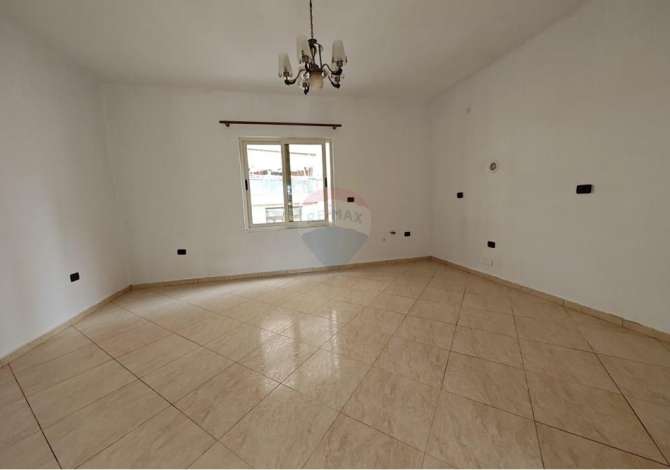 Ambient biznesi me qera 3+1 ne Tirane - 1,000 Euro