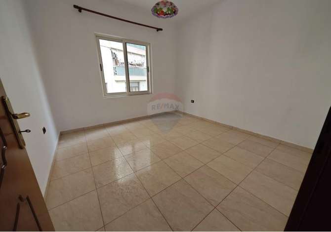 JEPET ME QIRA ZYRE KOMUNA E PARISIT!