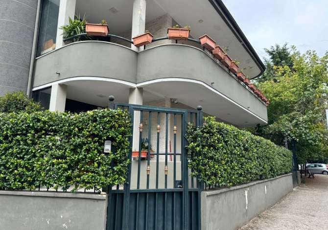 Ambient biznesi me qera 3+1 ne Tirane - 1,500 Euro