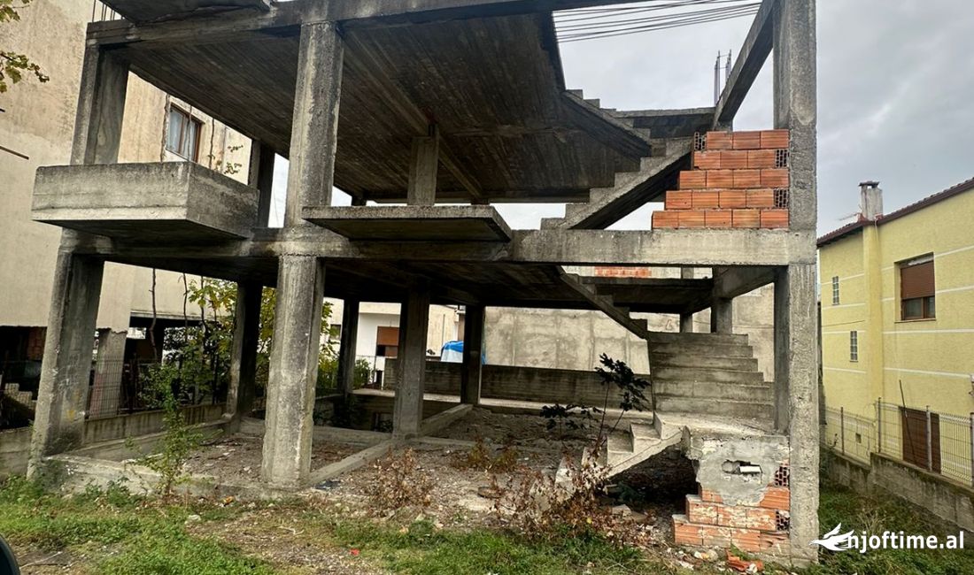 Shtepi ne shitje Shtepi Private ne Tirane, 2+1, Mobilimi Bosh, pa mobiluar, Pagesa 140,000  Euro.