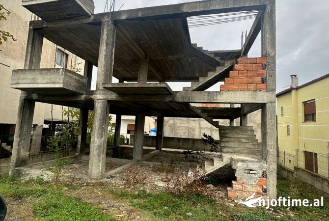 Shtepi ne shitje Shtepi Private ne Tirane, 2+1, Mobilimi Bosh, pa mobiluar, Pagesa 140,000  Euro.