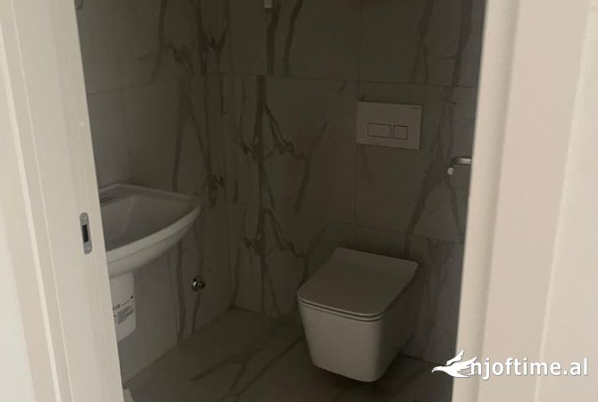 Shtepi me qera Apartament ne Tirane, 3+1, Mobilimi Bosh, pa mobiluar, Pagesa 550  Euro.