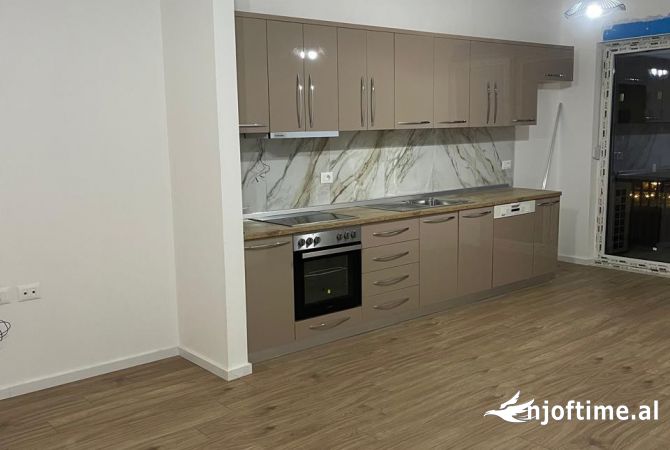 Shtepi me qera Apartament ne Tirane, 3+1, Mobilimi Bosh, pa mobiluar, Pagesa 550  Euro.